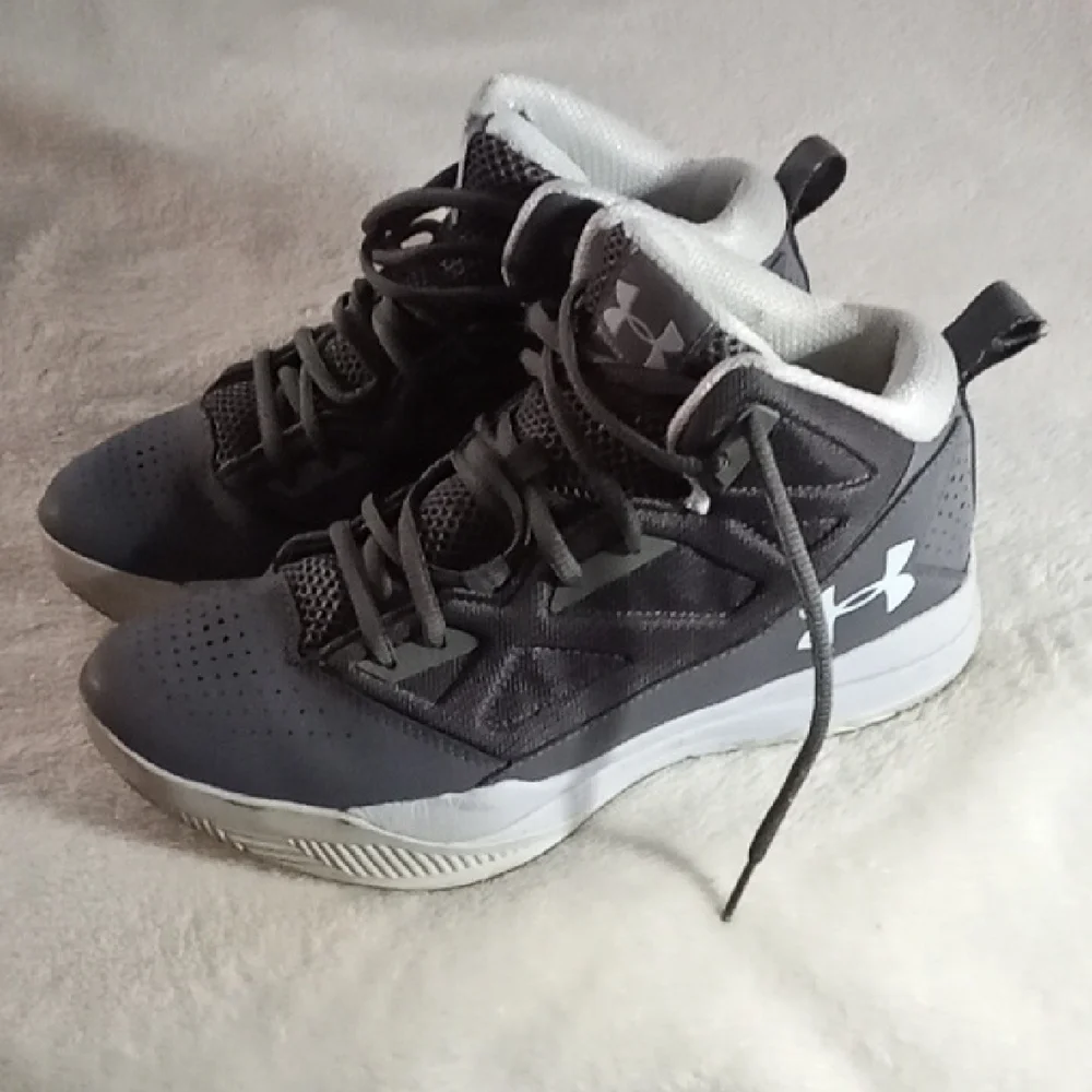 HURLEY UNDER ARMOUR GREY + WHITE HIGH TOPS! YOUTH SIZE 6.5